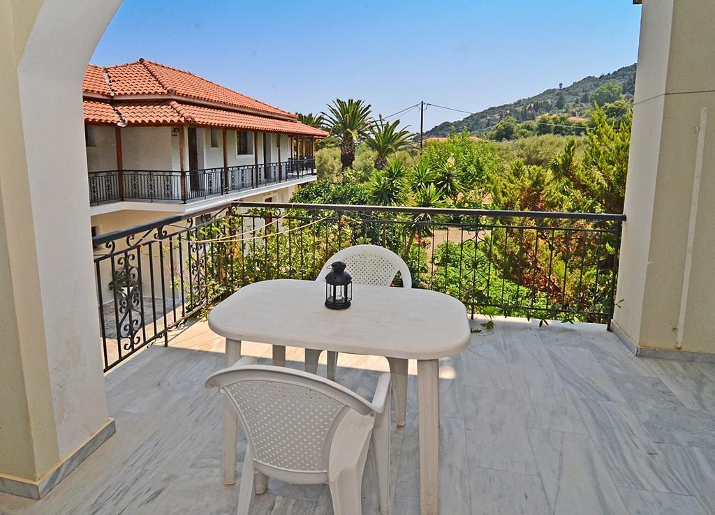 Athina Apartments Argási Eksteriør bilde